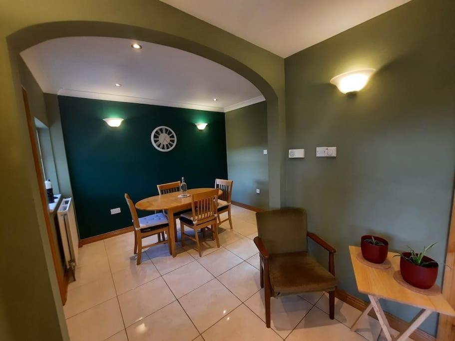 - The Holly Tree House - Villa บุชมิลส์ ภายนอก รูปภาพ